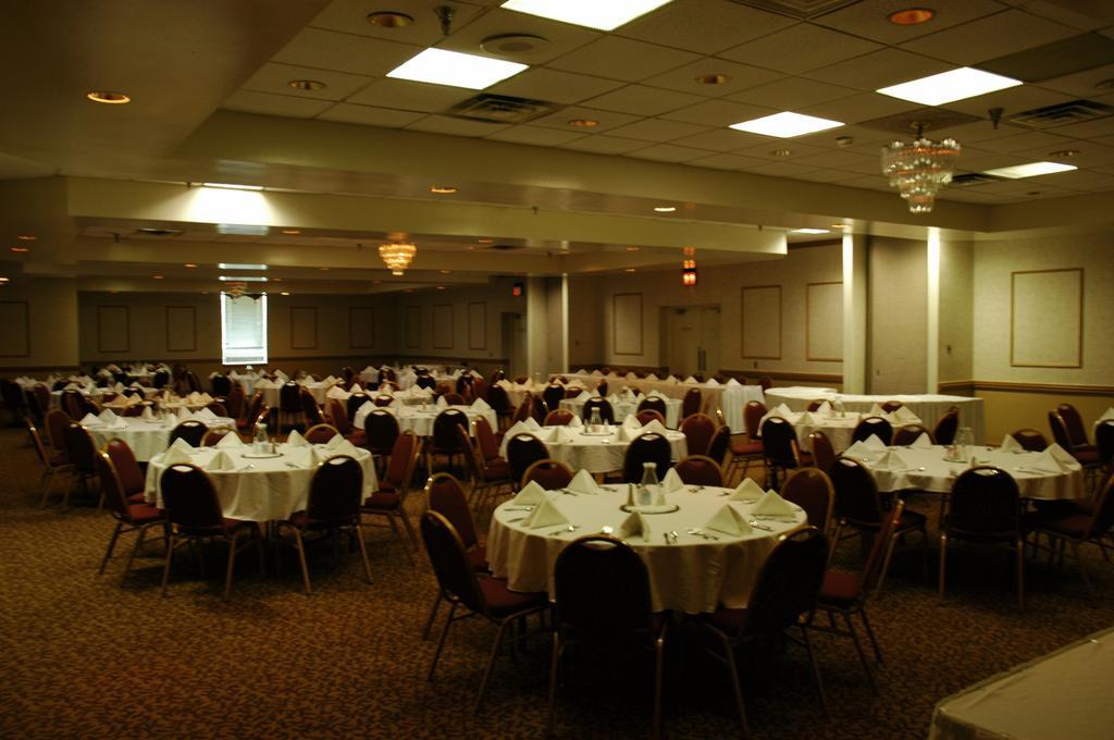 Clarion Hotel Lexington Conference Center Hotel Restaurant photo